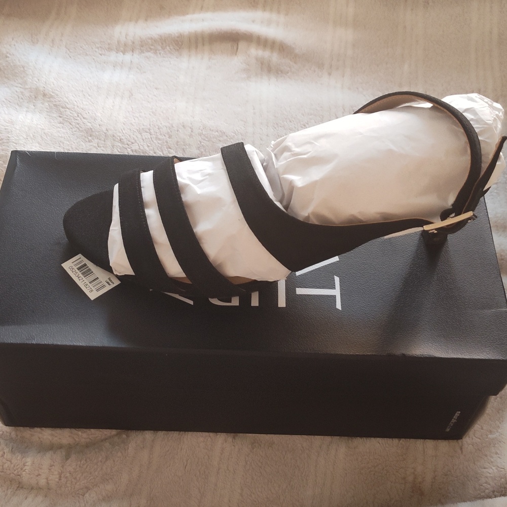 Women's shoes